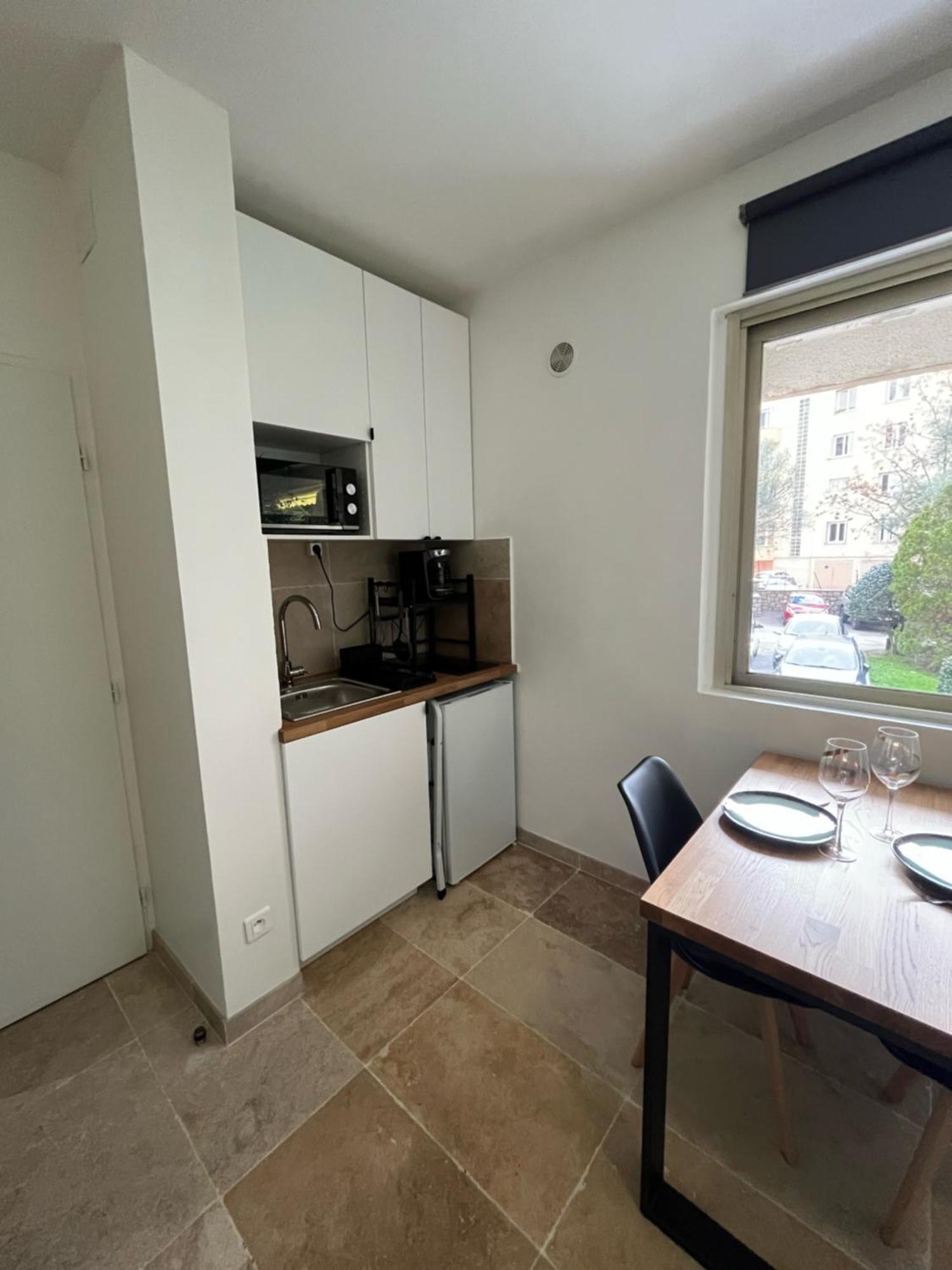 Douillet En Apartment