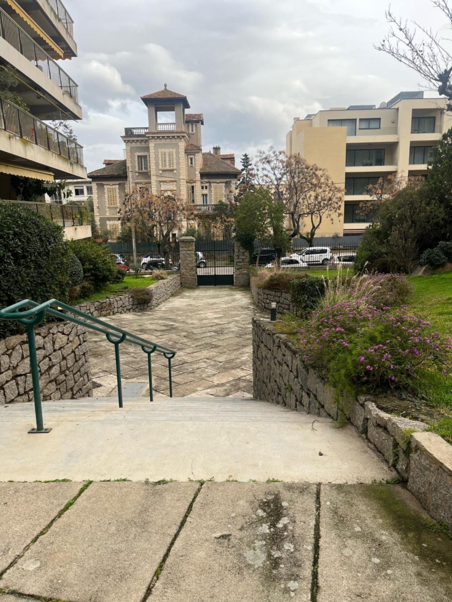 Douillet En *